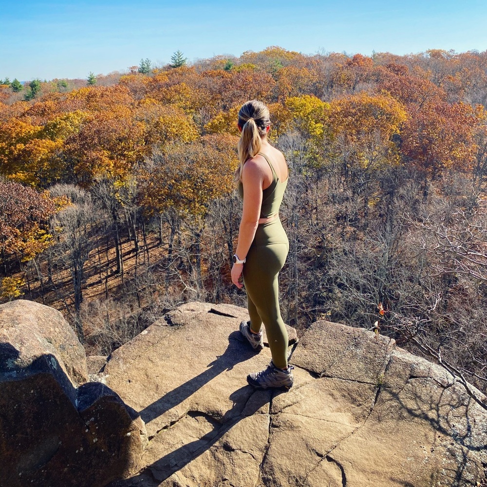 Olive High-Waist Leggings & Crop Tank Set - Picture 3 of 10
